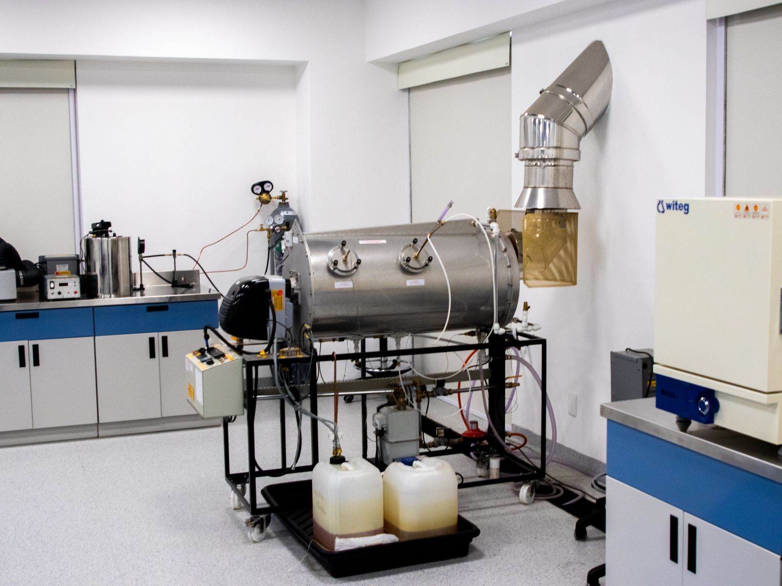 Laboratory with large and smaller pieces of research machinery.